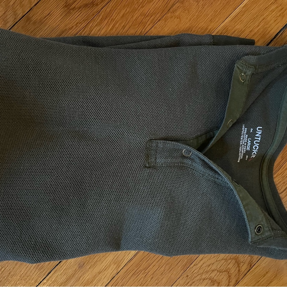 Large Henley UNTUCKET shirt. Great condition and worn once.